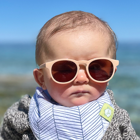 Infant black top frame glasses